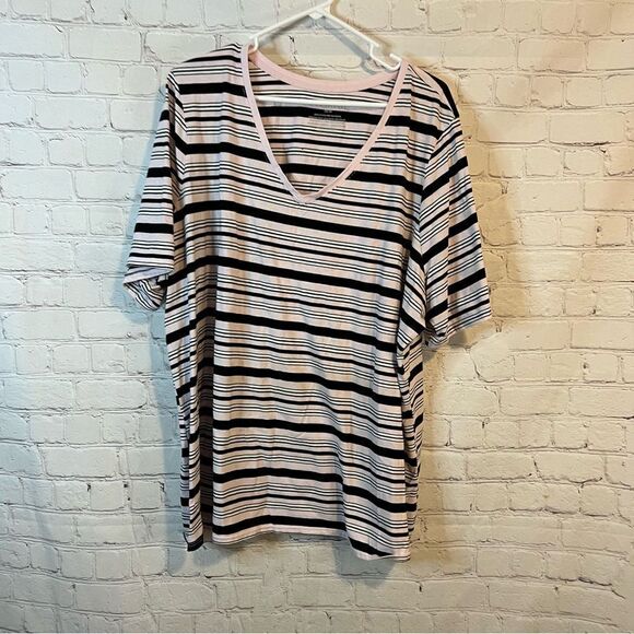 Lane Bryant Short Sleeve V-Neck size 26/28 - Picture 1 of 3